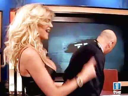 Victoria Silvstedt tits oops
